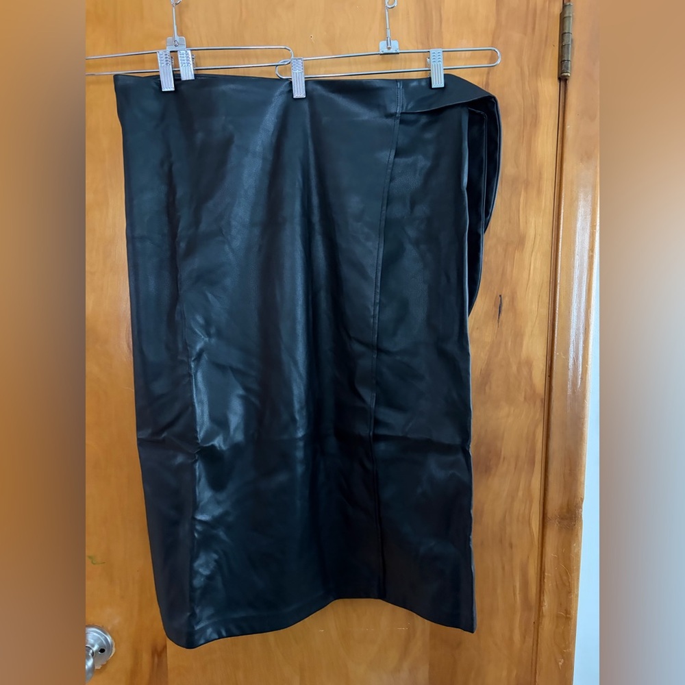 Sleek Black faux leather women’s skirt